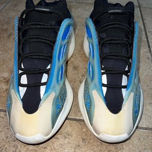 Adidas Yeezy 700